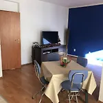 شقة One Bedroom Flat With Garden And Barbeque *