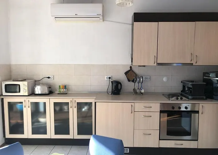 One Bedroom Flat With Garden And Barbeque Apartment *