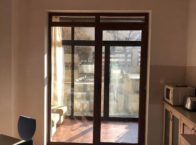 One Bedroom Flat With Garden And Barbeque Apartment *