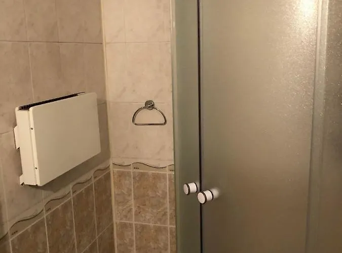 One Bedroom Flat With Garden And Barbeque *